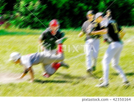 Soft blurred background with baseball players Soft blurred background with baseball players 42350164