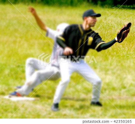Soft blurred background with baseball players Soft blurred background with baseball players 42350165
