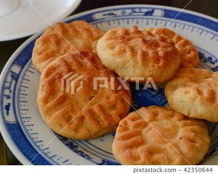Cookie on dish Cookie on dish 42350644