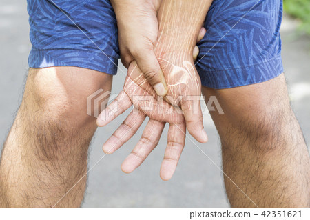 hand muscle pain 42351621