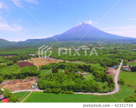 Fuji which I watched from the west - Aerial photograph with Drone (Morning Neighborhood / Shizuoka Prefecture Fujinomiya City) Fuji which I watched from the west - Aerial photograph with Drone (Morning Neighborhood / Shizuoka Prefecture Fujinomiya City) 42351719