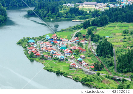 只見線「夏日太石村與只見川」鳥瞰圖 42352052