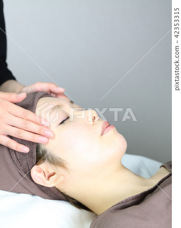 Aesthetic Shine的手練習面部護理 Aesthetic Shine的手練習面部護理 42353315