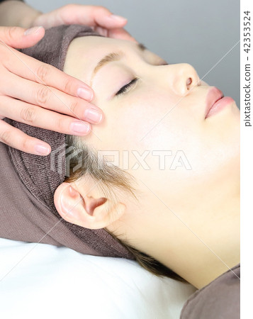 Aesthetic Shine的手練習面部護理 Aesthetic Shine的手練習面部護理 42353524
