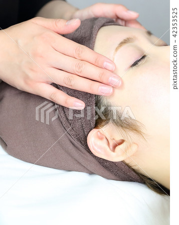 Aesthetic Shine的手練習面部護理 Aesthetic Shine的手練習面部護理 42353525