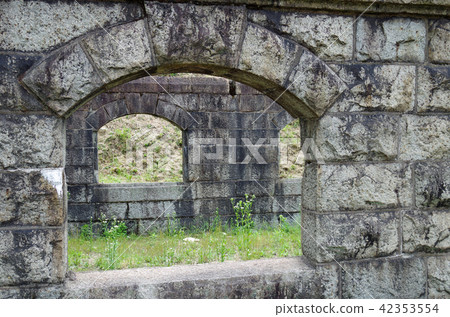 Masonry barracks trace 42353554