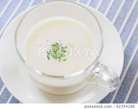 Vichyssoise Vichyssoise 42354189