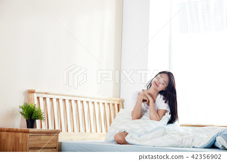 單身生活假期放鬆的早晨 42356902