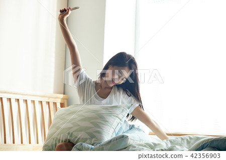單身生活假期放鬆的早晨 42356903