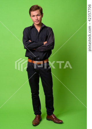 Young Asian businessman Young Asian businessman 42357706