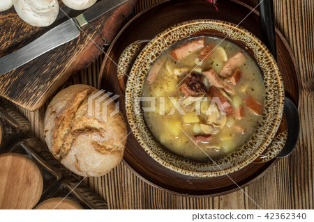 The sour soup made of rye flour. 42362340