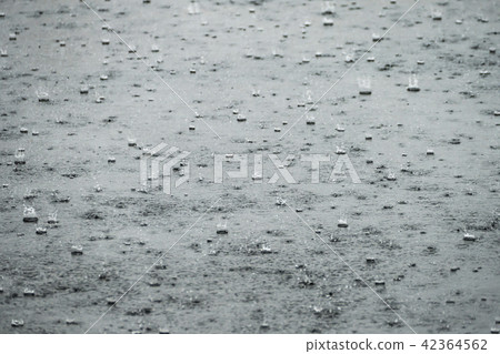 [Guerrilla thunderstorm] 42364562