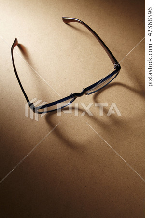 spectacles 42368596