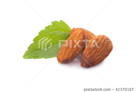 tasty almonds nuts isolated on white background tasty almonds nuts isolated on white background 42370187