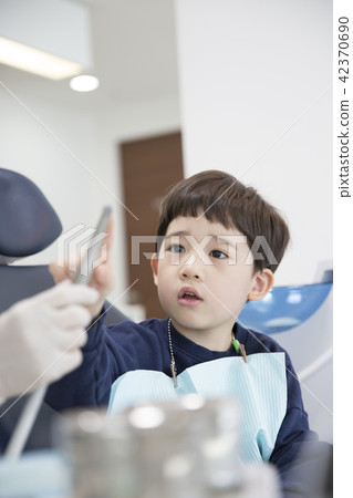 A dentist child A dentist child 42370690