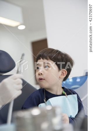 A dentist child A dentist child 42370697