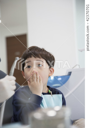 A dentist child 42370701