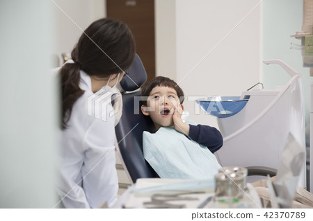 A dentist child A dentist child 42370789