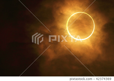 環形日食 42374369