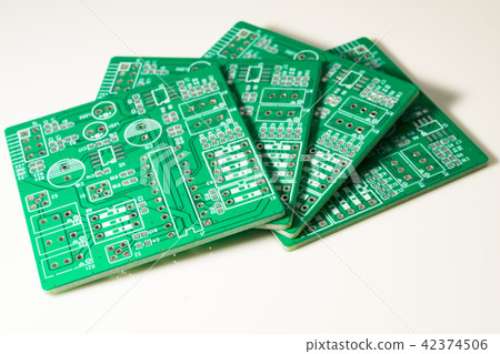 亞洲中國台灣電路板PCB元件零件焊接洗電路板螺絲製程半導體線路 42374506