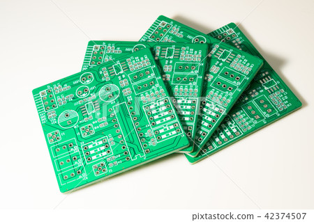 亞洲中國台灣電路板PCB元件零件焊接洗電路板螺絲製程半導體線路 42374507