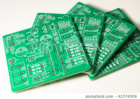 亞洲中國台灣電路板PCB元件零件焊接洗電路板螺絲製程半導體線路 42374509