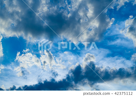 夏日的天空和雲彩（3：2） 42375112