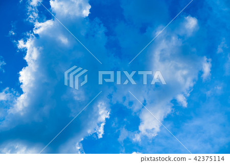 夏日的天空和雲彩（3：2） 42375114