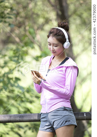 Sporty woman 42379000