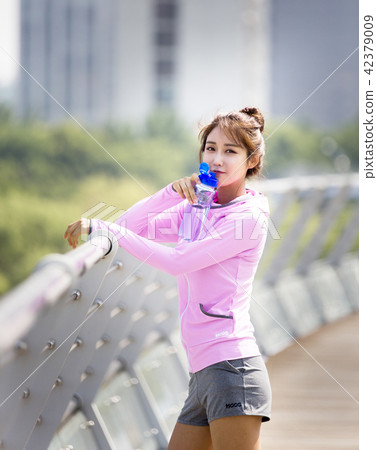 Sporty woman Sporty woman 42379009