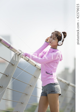 運動的女人 運動的女人 42379015