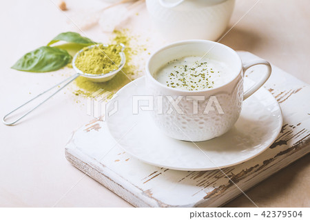 Green tea matcha latte 42379504