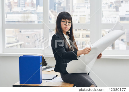 Business woman 42380177