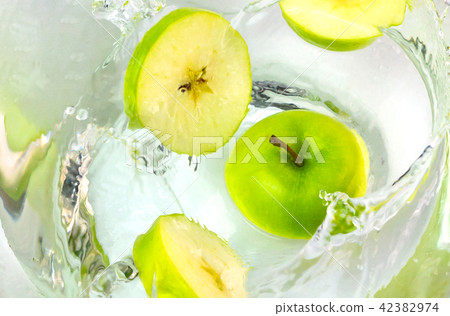 Close up green apples falling in water with splash. Close up green apples falling in water with splash. 42382974