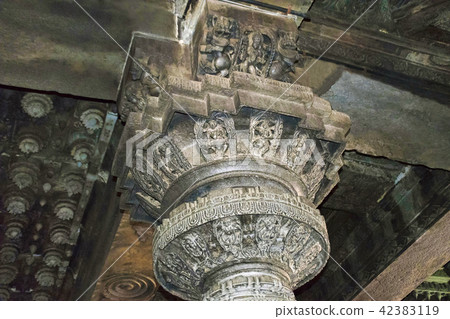Dancing sundaris at the top of the Narsimha Pillar Dancing sundaris at the top of the Narsimha Pillar 42383119