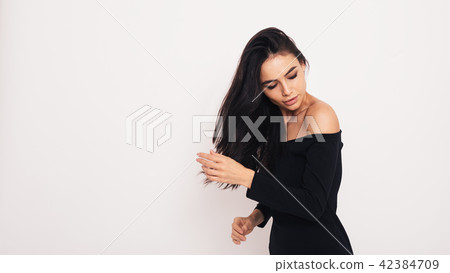 Studio shot of a fashionable woman Studio shot of a fashionable woman 42384709