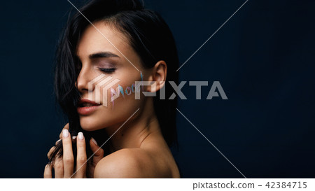 Studio portrait of a sensual woman  42384715