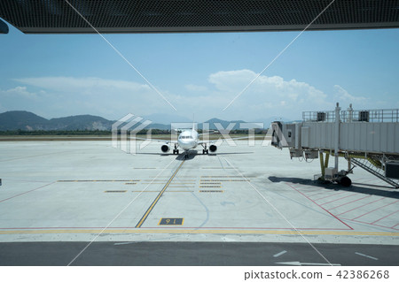 Airplane with connectec Gangway 42386268