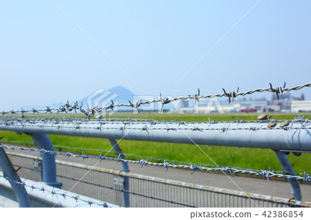 Barbed wire Barbed wire 42386854