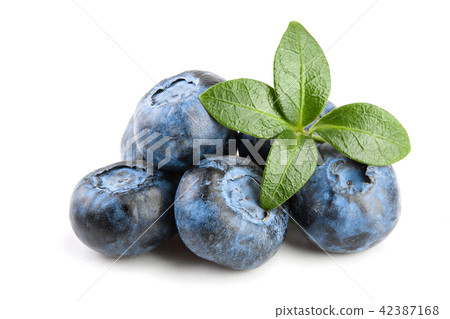 fresh blueberry with leaf isolated on white background fresh blueberry with leaf isolated on white background 42387168
