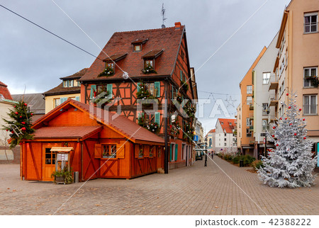 Colmar. The old half-timbered houses. 42388222