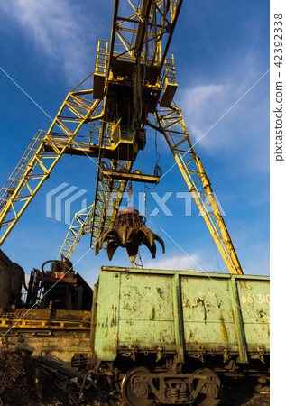 Hydraulic bucket crane. Heavy industry. Hydraulic bucket crane. Heavy industry. 42392338
