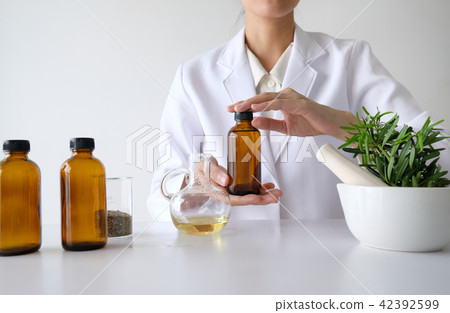 doctor woman scientist making herbal medicine. 42392599