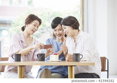 Cafe, Friends, Middle-aged, Korean 42394282