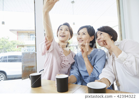 Cafe, Friends, Middle-aged, Korean 42394322