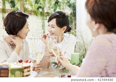 Life, Party, Friends, Middle-aged, Korean 42394480