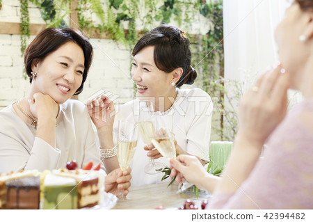 Life, Party, Friends, Middle-aged, Korean 42394482