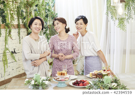 Life, Party, Friends, Middle-aged, Korean 42394559