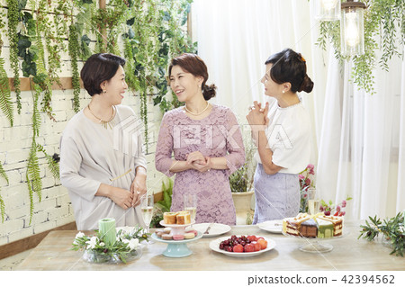Life, Party, Friends, Middle-aged, Korean 42394562
