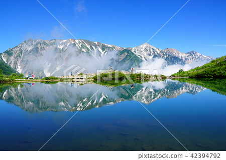Hakuba mountainous mountain in Happo Pond 42394792